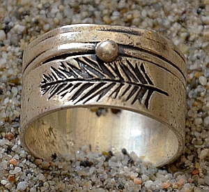 Anello fascia in Argento con Piuma