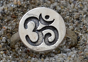 Anello in Argento con Mantra OM
