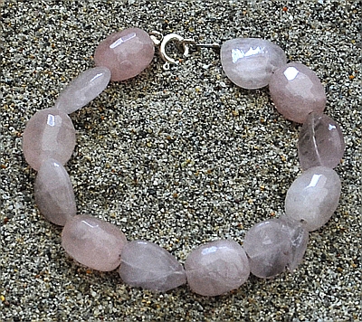 Bracciale in Argento e cuori di Quarzo Rosa