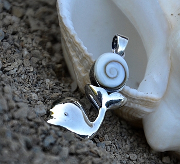 Ciondolo in Argento e conchiglia Occhio di Santa Lucia (Shiva Eye) 